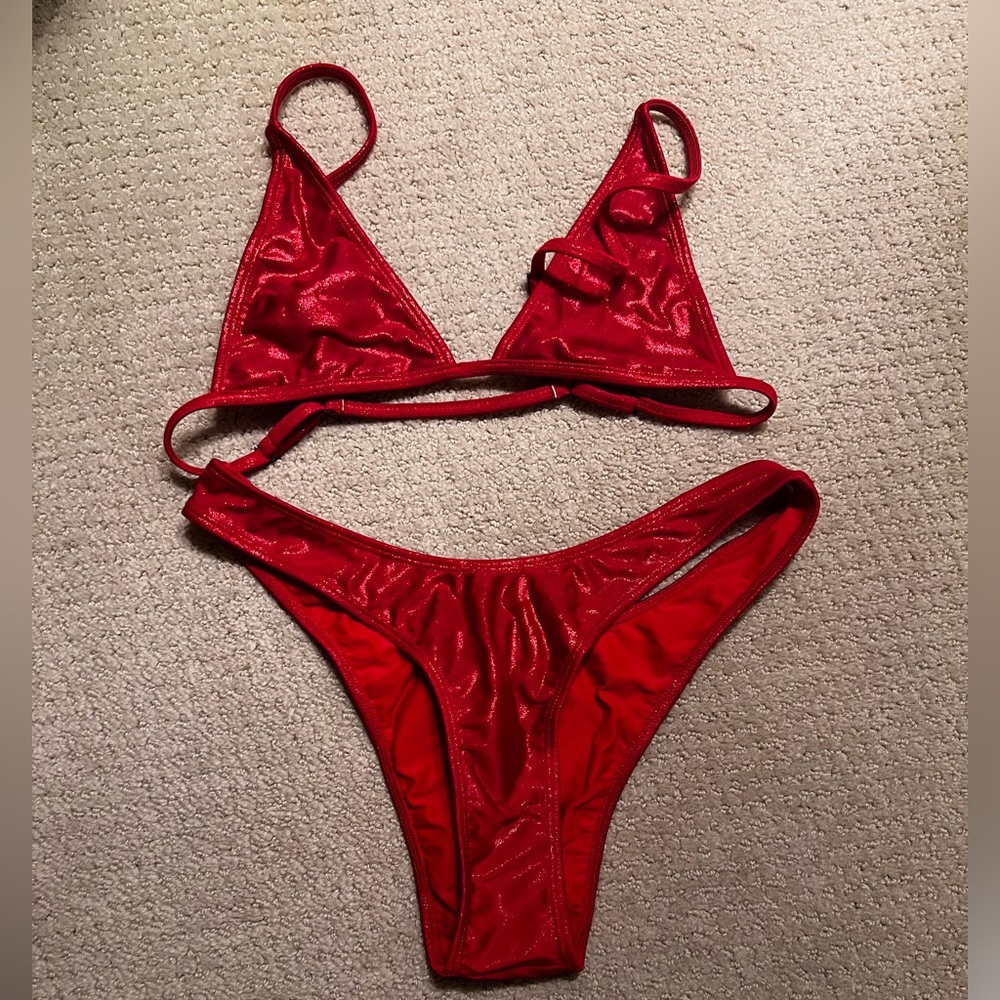 Minimale Animale Shimmer Red Triangle Bikini Set